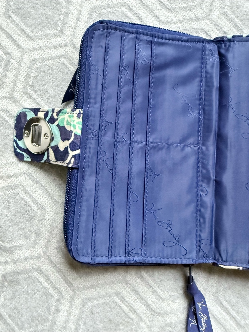 Vera Bradley Wallet Retired Blue Green Floral Quilted Turn Lock Zip Around EUC - Picture 9 of 14